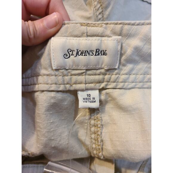 St. Johns bay size 10 womens khaki cargo style shorts - Picture 4 of 9